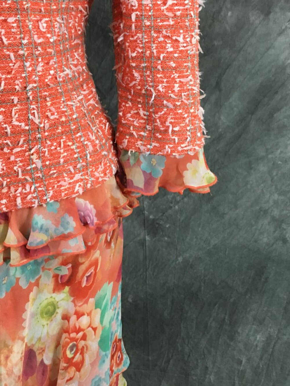 BEAUTIFUL St John couture knit couture coral multi jacket skirt suit size 4 - Picture 4 of 7